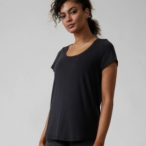Athleta Stratus ii tee, black, size Medium
